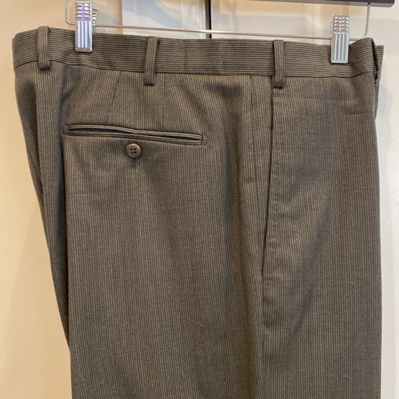 ZANELLA Men’s dark grey thin striped wool pants. Sz 38 waist and 28” inseam. - Picture 4 of 12